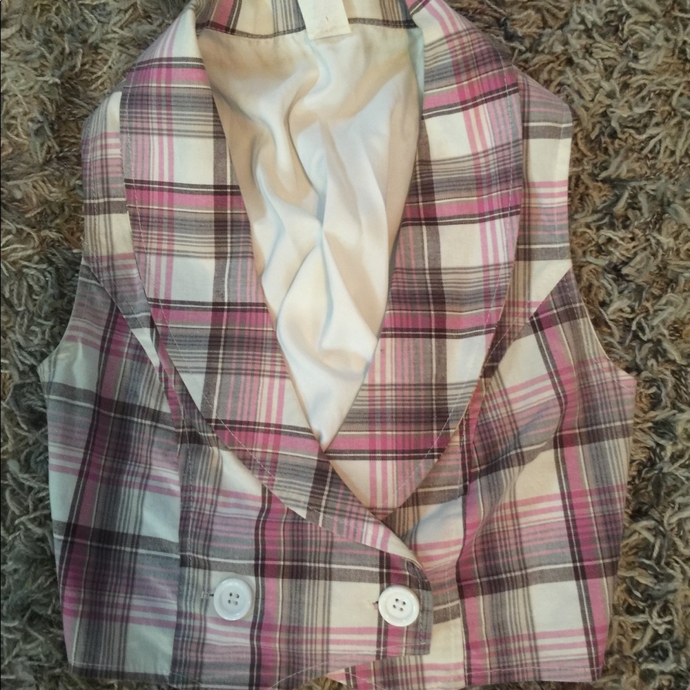 Absolutely adorable cropped vest